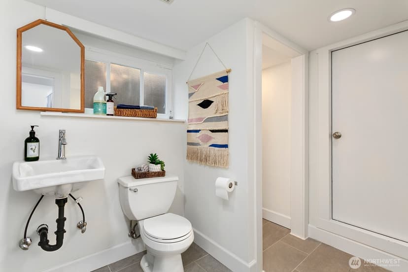 Property photo for 4329 5th Avenue NE, Seattle photo 23