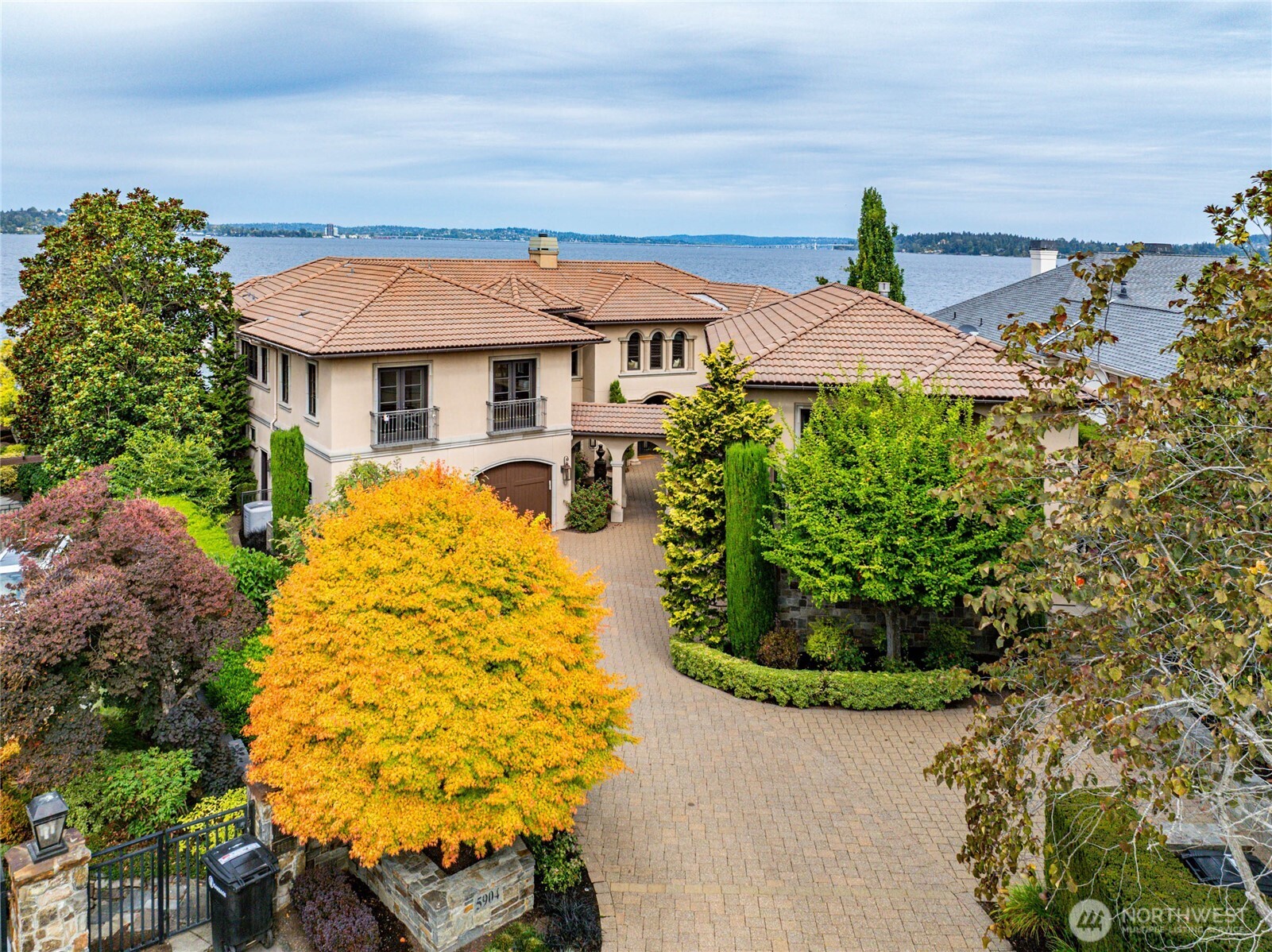 Property photo for 5904 SE 20th Street, Mercer Island photo 5