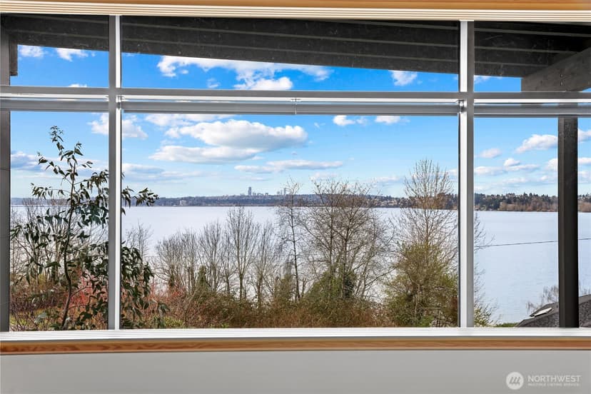 Property photo for 919 6th Street W, Kirkland photo 17