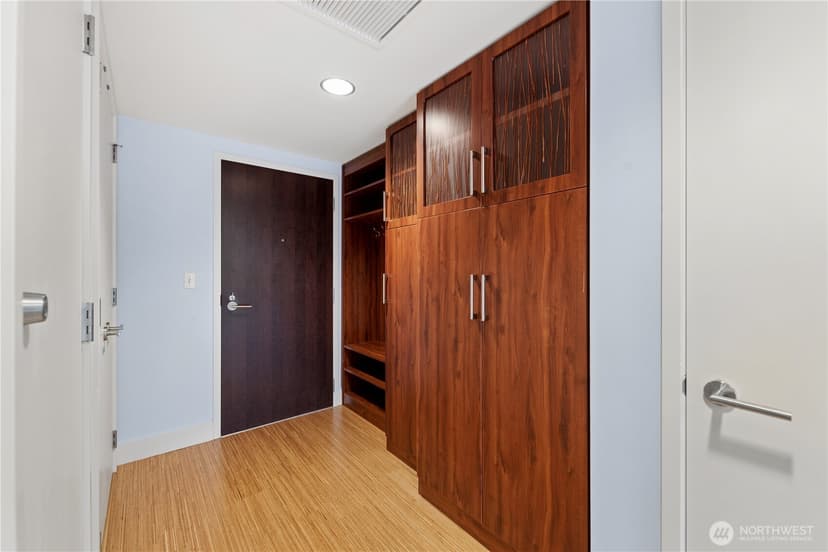 Property photo for 820 Blanchard Street #904, Seattle photo 3