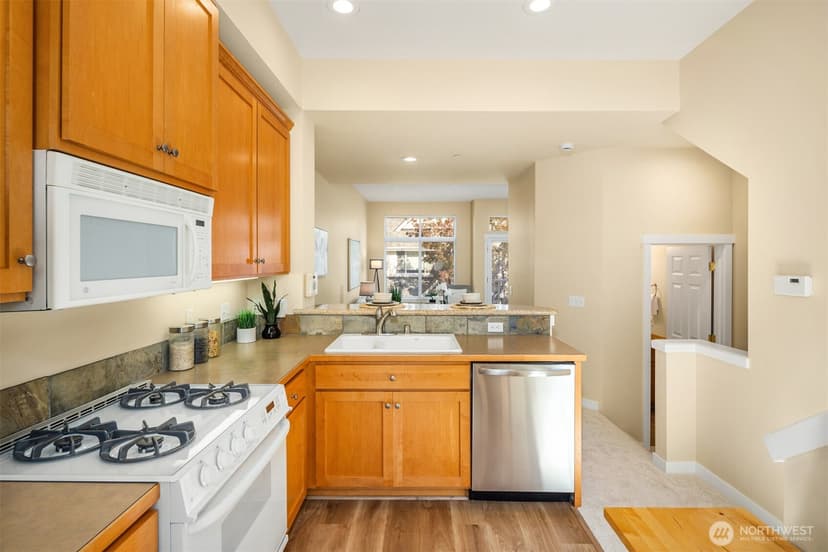 Property photo for 1387 Huckleberry Circle, Issaquah photo 9