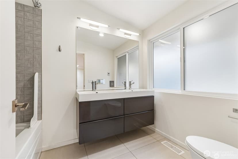 Property photo for 12456 SE 27th Street, Bellevue photo 18
