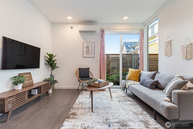 Property photo for 1112 13th Avenue #E, Seattle