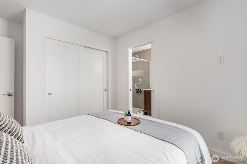 Property photo for 1112 13th Avenue #E, Seattle photo 22