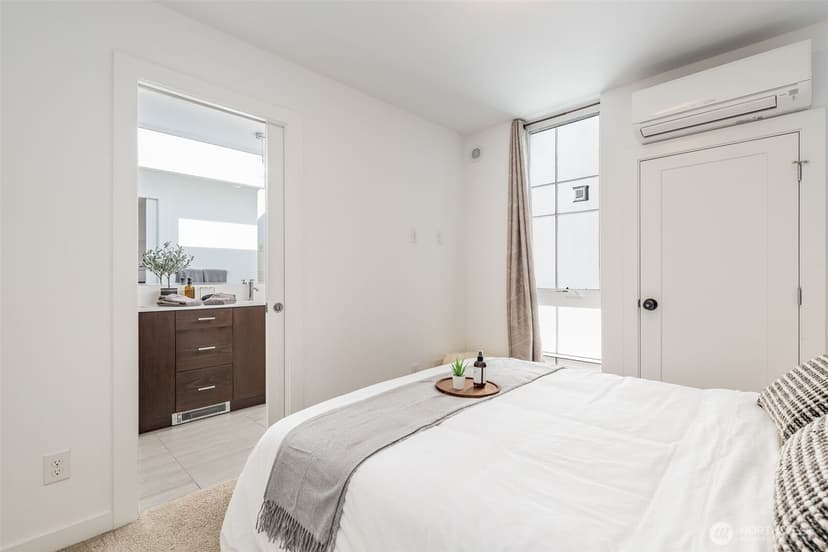 Property photo for 1112 13th Avenue #E, Seattle photo 21