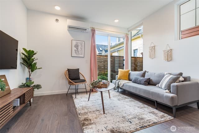 Property photo for 1112 13th Avenue #E, Seattle photo 5