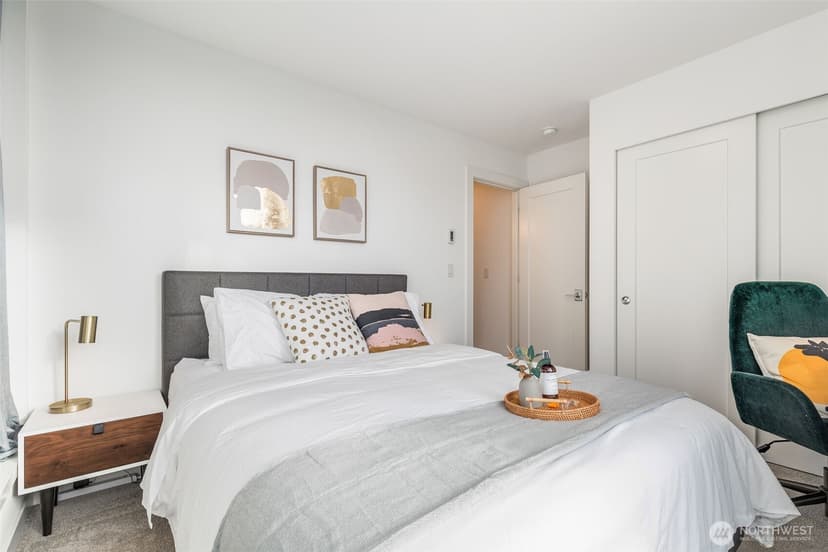 Property photo for 1112 13th Avenue #E, Seattle photo 18