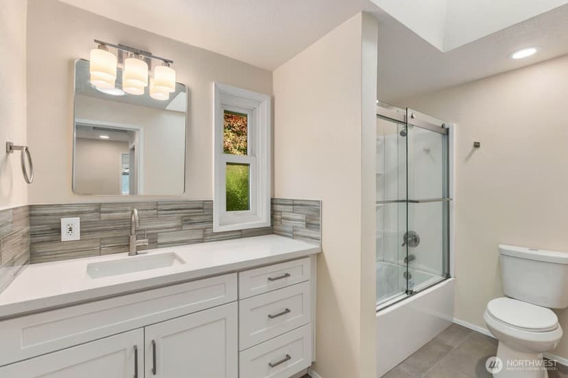Property photo for 7011 165th Place SW, Edmonds photo 9