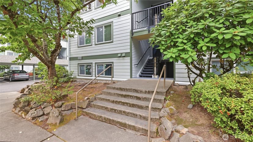 Property photo for 220 NE Dogwood Street #B301, Issaquah photo 2
