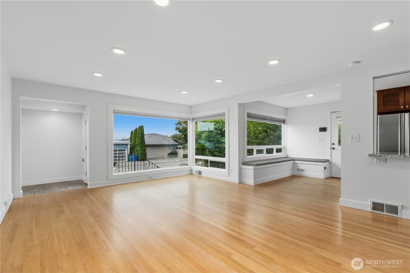 Property photo for 5306 Beach Drive SW, Seattle photo 10