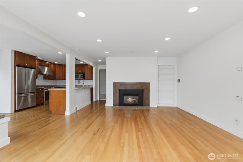 Property photo for 5306 Beach Drive SW, Seattle photo 9