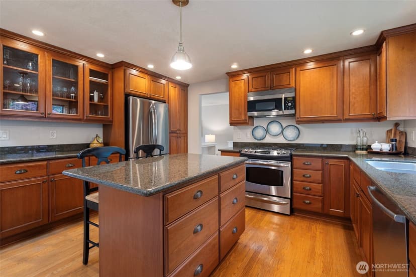 Property photo for 9721 56th Street W, University Place photo 10