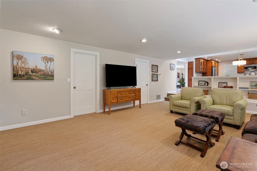 Property photo for 9721 56th Street W, University Place photo 14