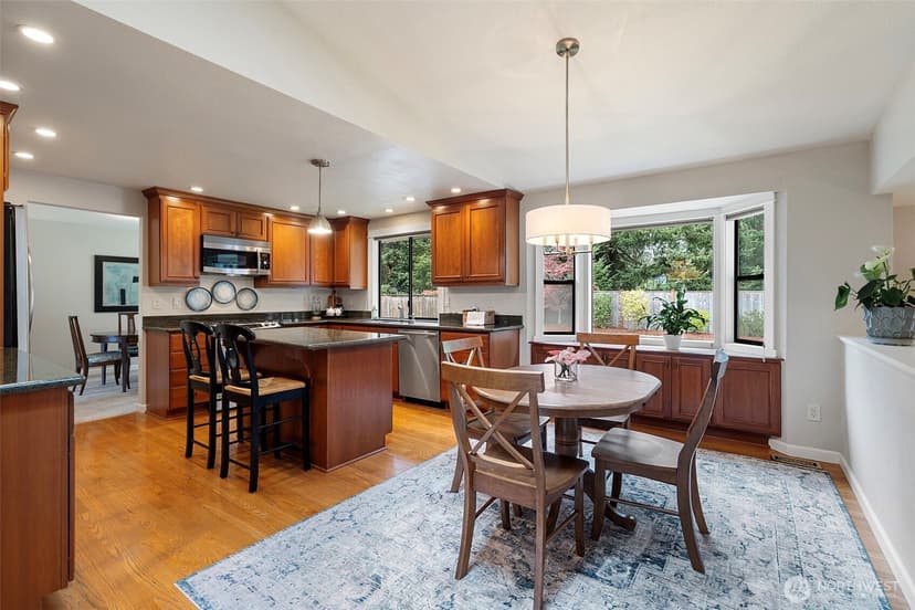 Property photo for 9721 56th Street W, University Place photo 11