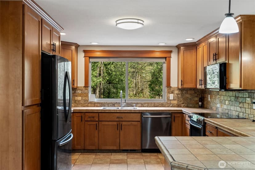 Property photo for 27422 SE 236th Street, Maple Valley photo 3