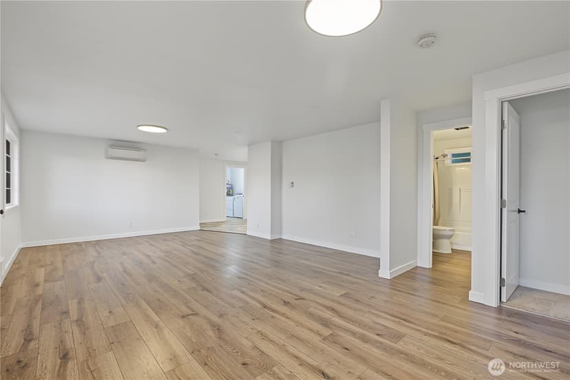 Property photo for 10622 10th Street Ct E, Edgewood photo 4