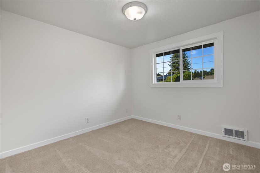 Property photo for 10622 10th Street Ct E, Edgewood photo 24