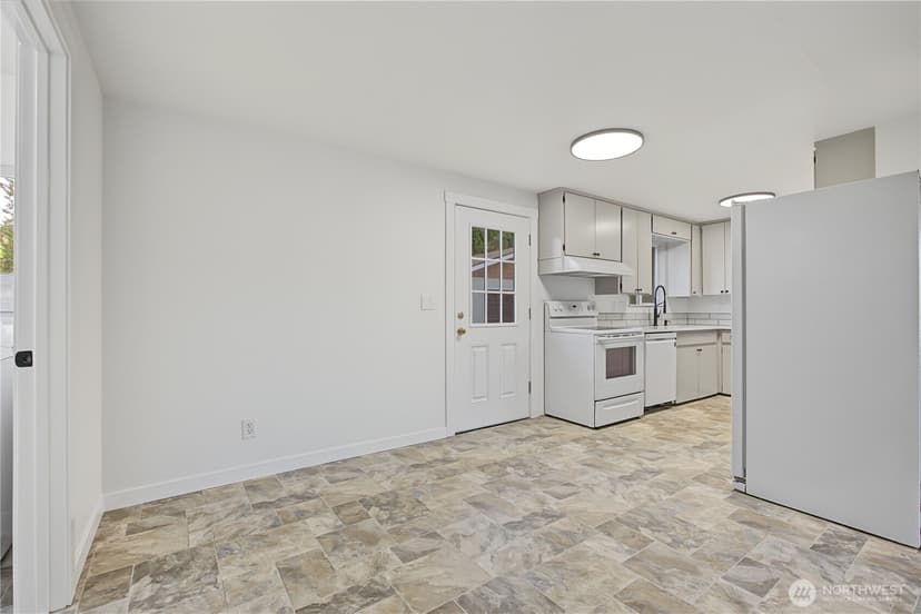 Property photo for 10622 10th Street Ct E, Edgewood photo 11