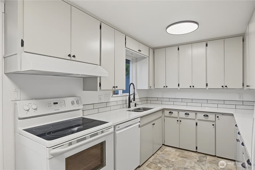 Property photo for 10622 10th Street Ct E, Edgewood photo 8