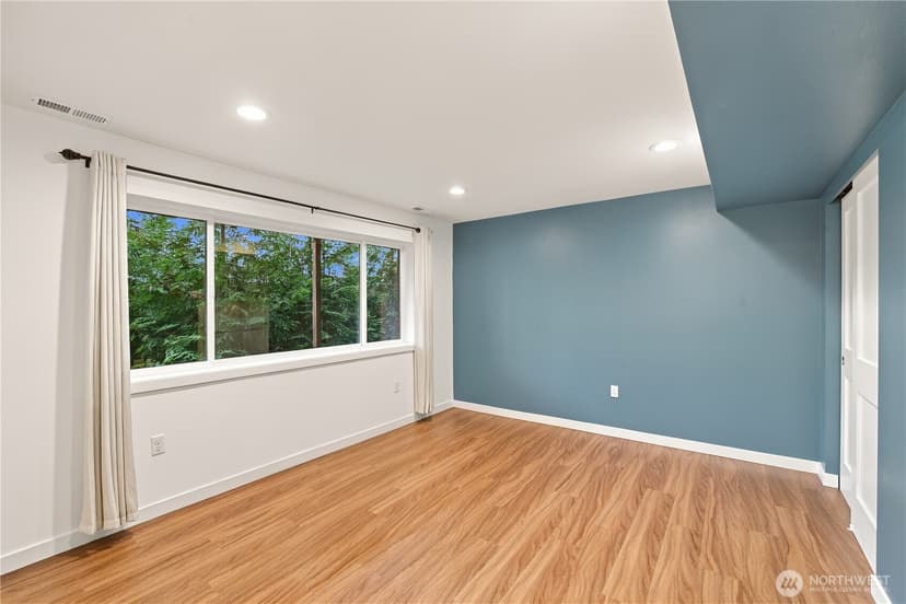 Property photo for 4106 Cliff Drive, Everett photo 20