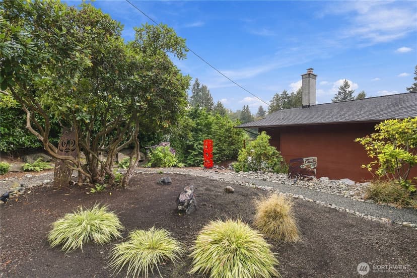 Property photo for 4106 Cliff Drive, Everett photo 2