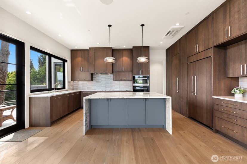 Property photo for 8333 NE Juanita Drive, Kirkland photo 12