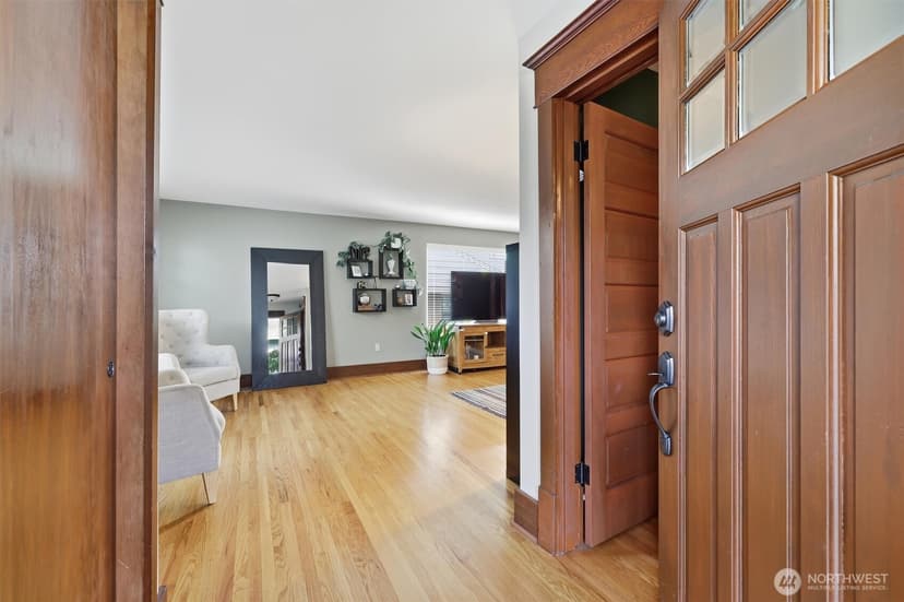 Property photo for 833 NW 64th Street, Seattle photo 4