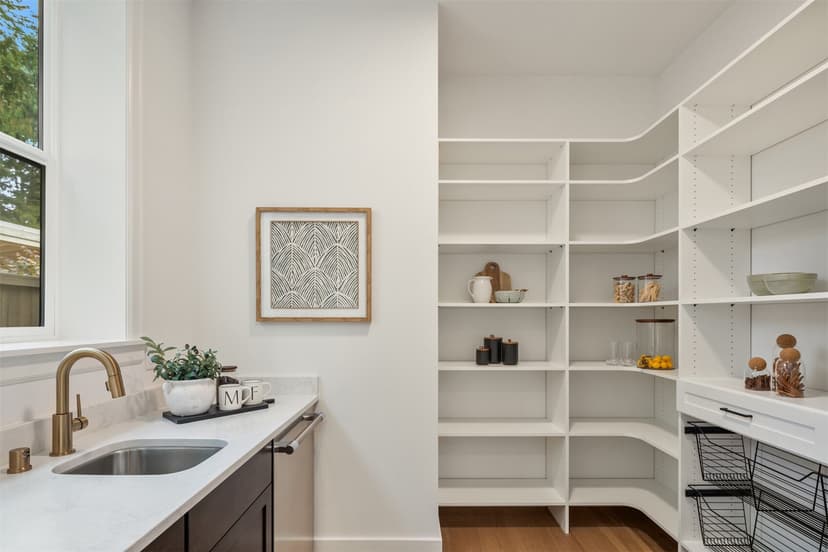 Property photo for 16422 NE 29th Street, Bellevue photo 10