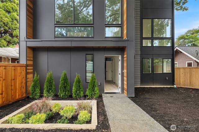 Property photo for 8542 Interlake Avenue N, Seattle photo 2