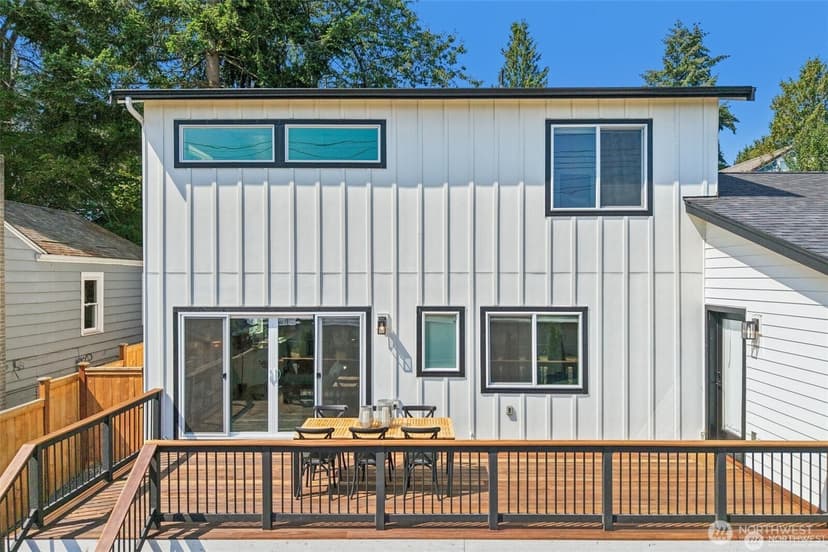 Property photo for 12038 N Park Avenue N, Seattle photo 28