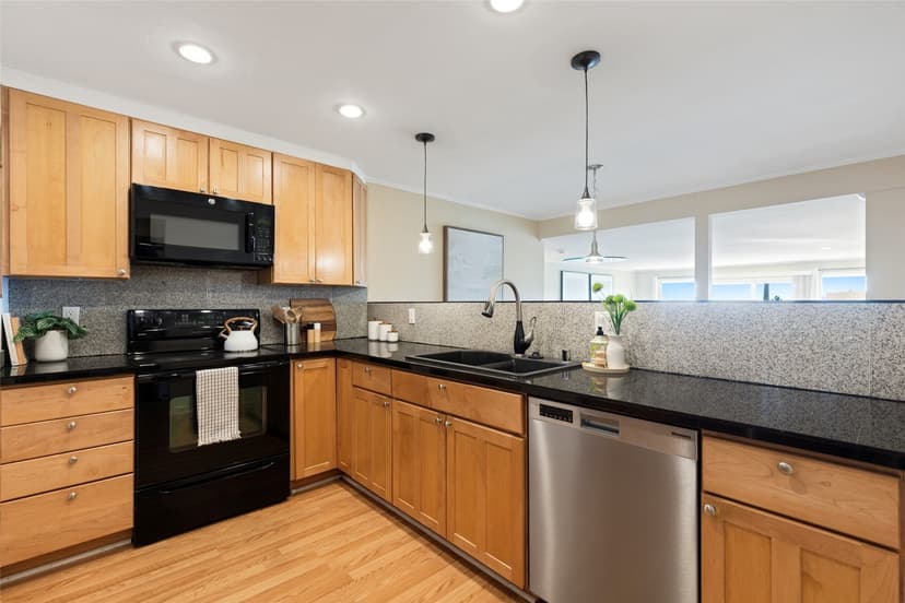 Property photo for 2221 Gilman Drive W #104, Seattle photo 6