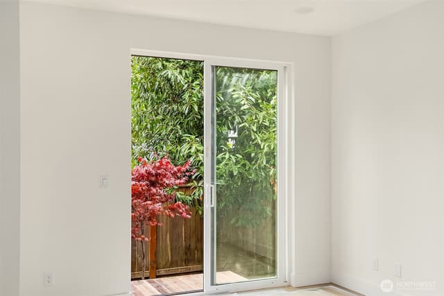 Property photo for 8544 Interlake Avenue N, Seattle photo 5