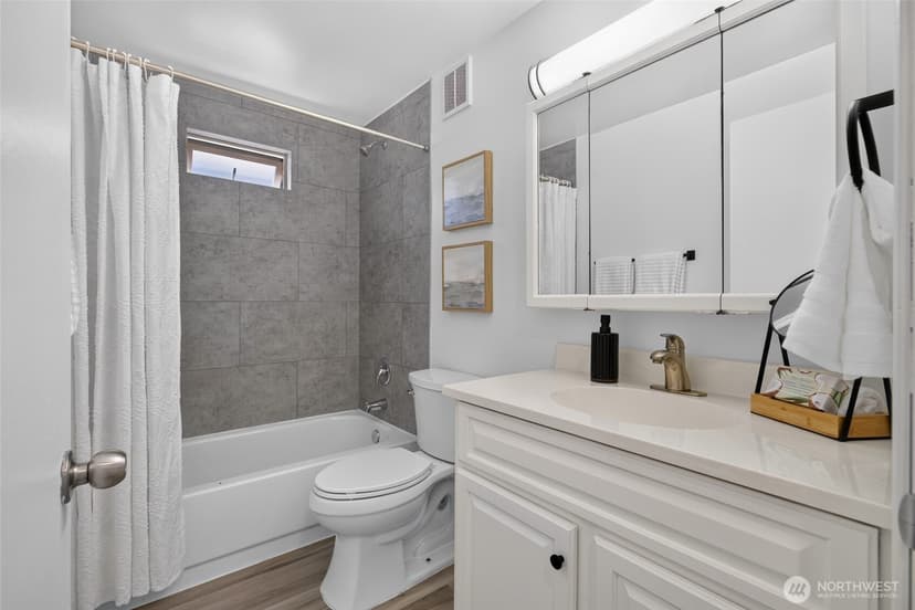 Property photo for 2516 202nd Place SW, Lynnwood photo 27