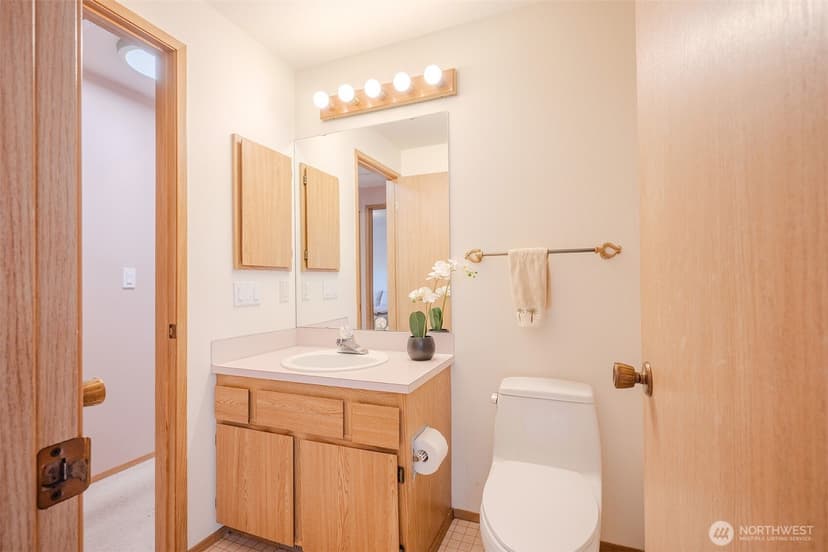 Property photo for 19507 55th Ave NE, Lake Forest Park photo 16