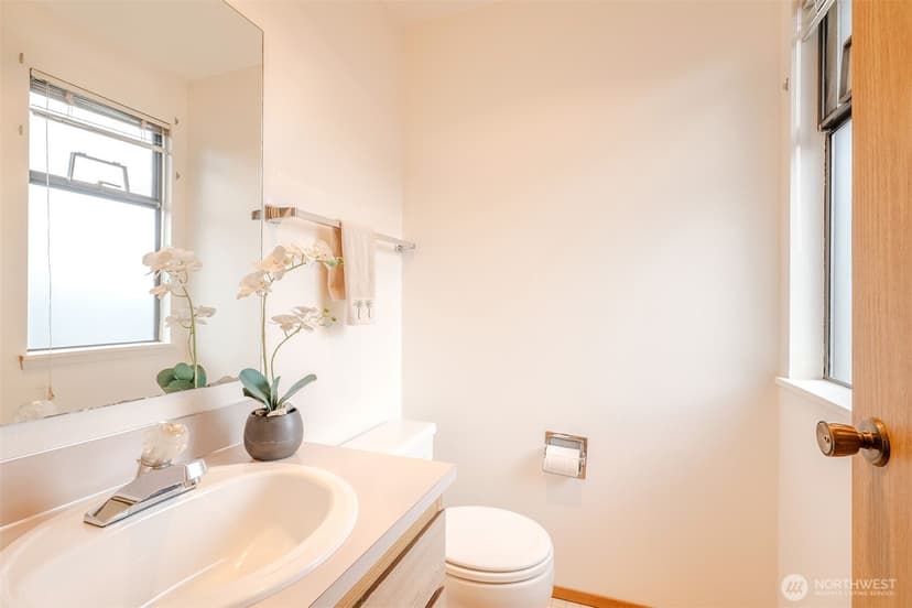 Property photo for 19507 55th Ave NE, Lake Forest Park photo 18