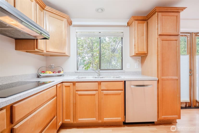 Property photo for 19507 55th Ave NE, Lake Forest Park photo 8
