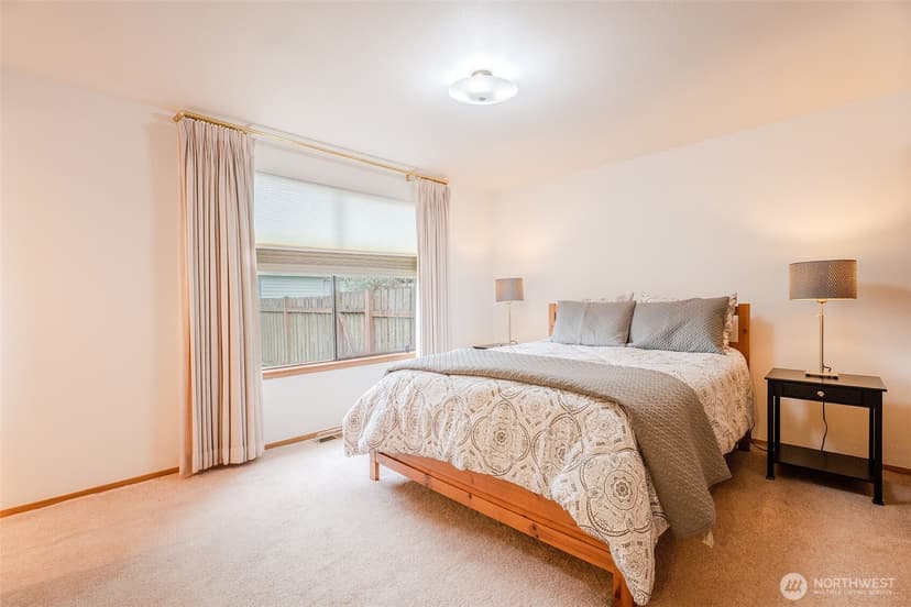 Property photo for 19507 55th Ave NE, Lake Forest Park photo 9