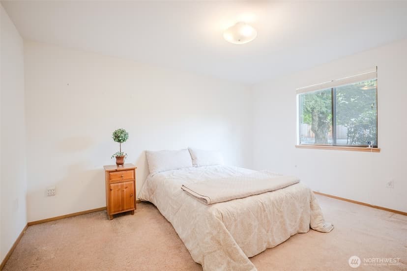 Property photo for 19507 55th Ave NE, Lake Forest Park photo 12