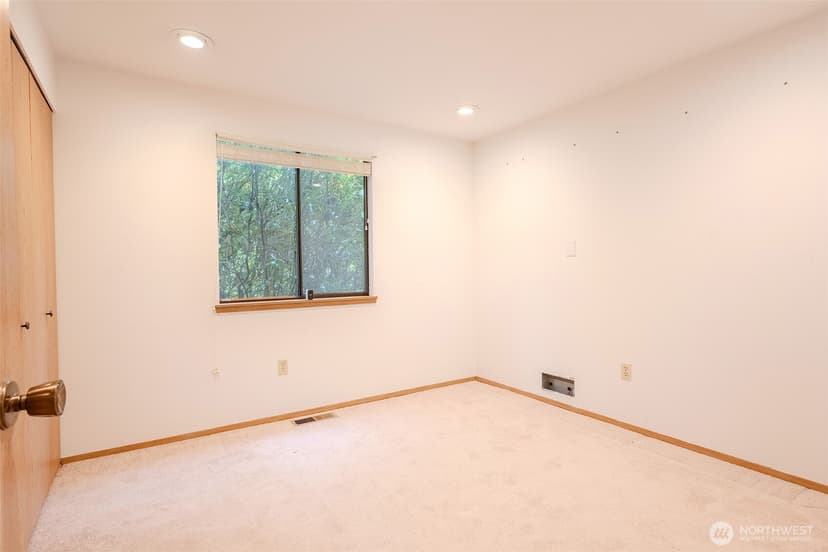 Property photo for 19507 55th Ave NE, Lake Forest Park photo 14