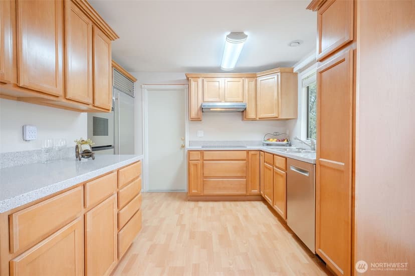 Property photo for 19507 55th Ave NE, Lake Forest Park photo 6