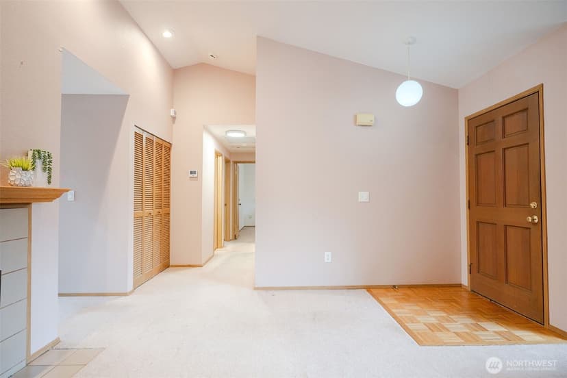 Property photo for 19507 55th Ave NE, Lake Forest Park photo 4