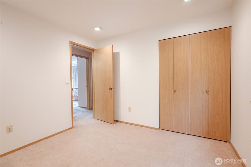 Property photo for 19507 55th Ave NE, Lake Forest Park photo 15