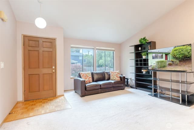 Property photo for 19507 55th Ave NE, Lake Forest Park photo 3