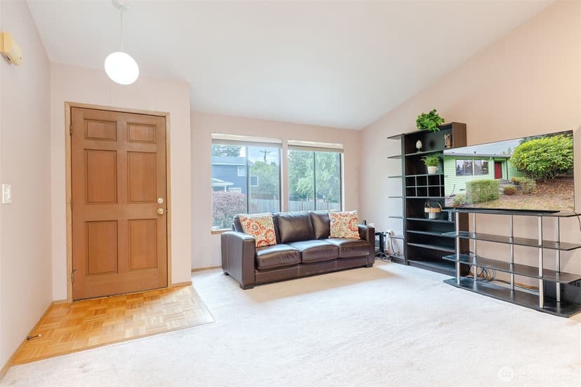 Property photo for 19507 55th Ave NE, Lake Forest Park photo 3