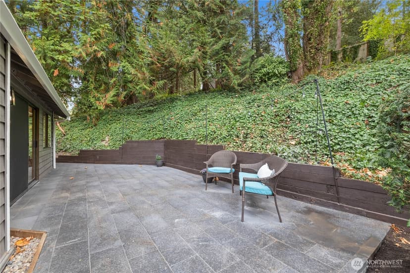 Property photo for 2925 W Lake Sammamish Parkway NE, Redmond photo 3