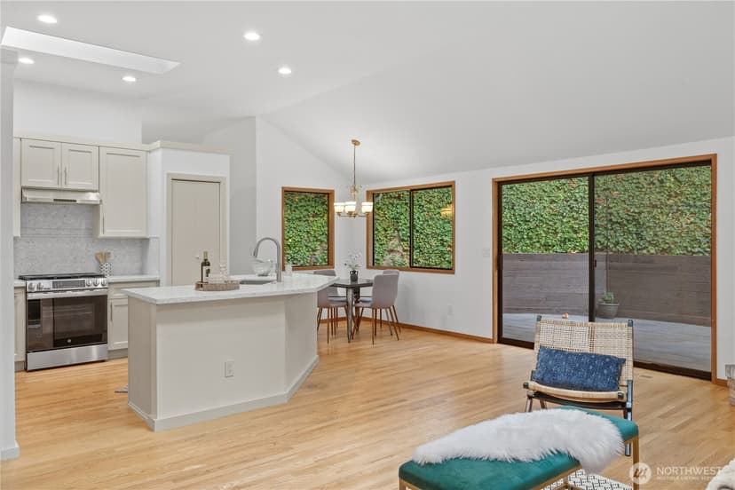 Property photo for 2925 W Lake Sammamish Parkway NE, Redmond photo 13