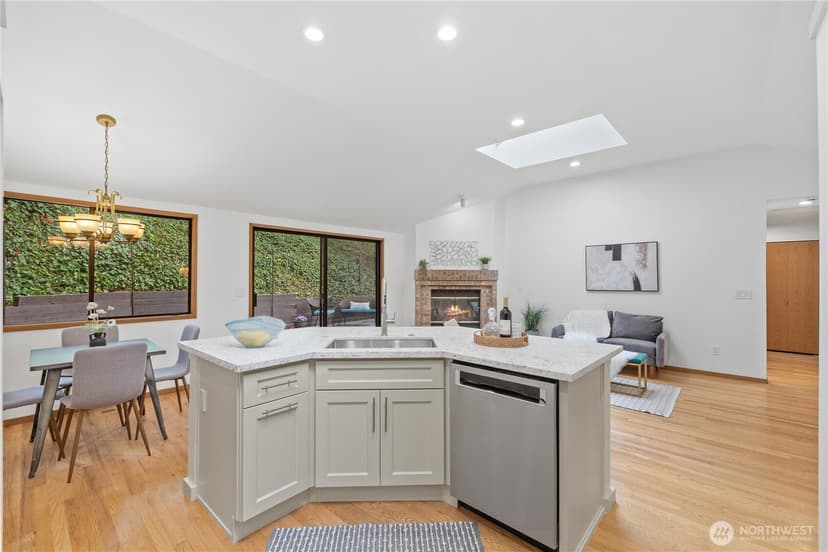 Property photo for 2925 W Lake Sammamish Parkway NE, Redmond photo 18