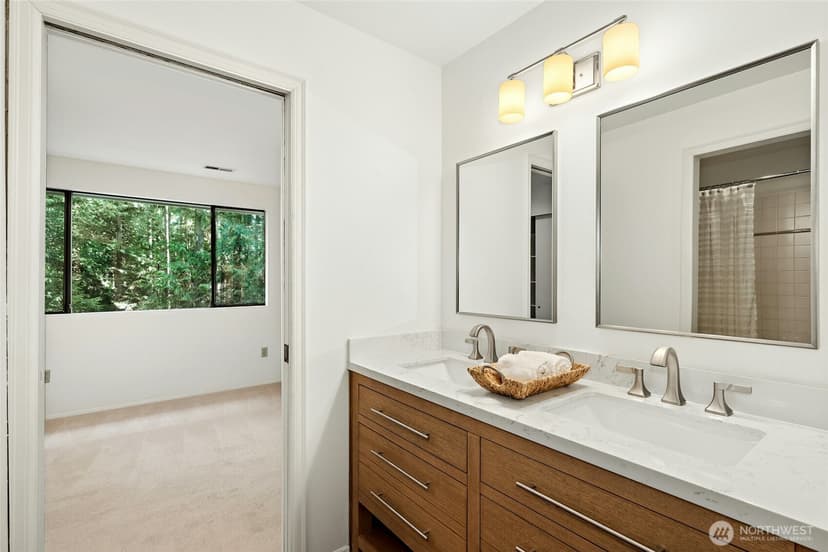 Property photo for 622 216th Avenue NE, Sammamish photo 24