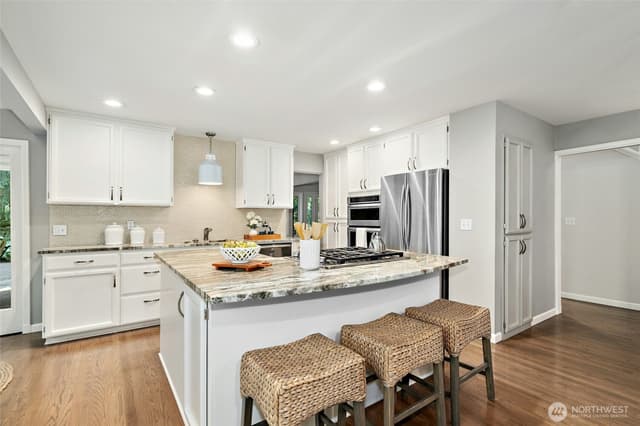 Property photo for 622 216th Avenue NE, Sammamish photo 2