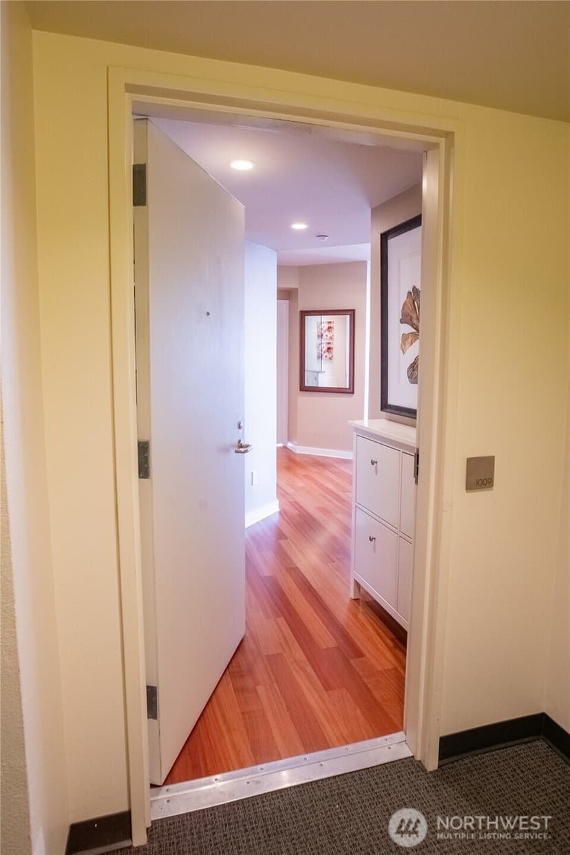 Property photo for 1415 2nd Avenue #1009, Seattle photo 6